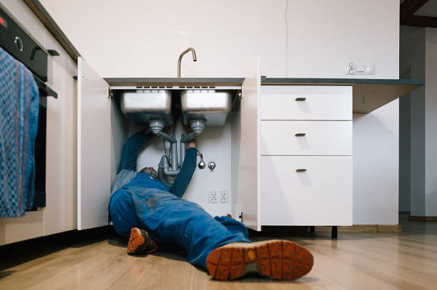 Professional Emergency Plumber technician working in Spring Lake, NC